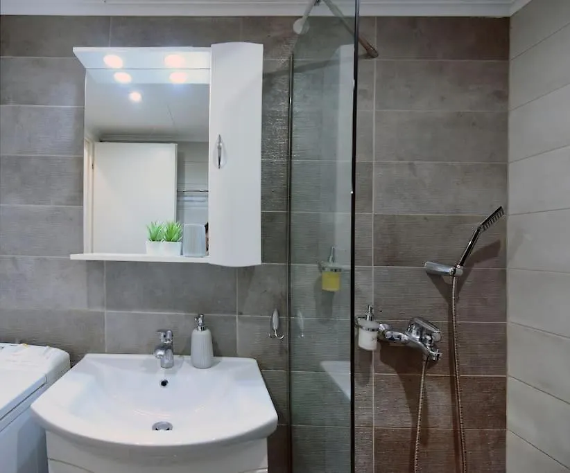 The Muse, Colorful Cozy Flat On Mitropoleos Downtown Apartment Thessaloniki Greece